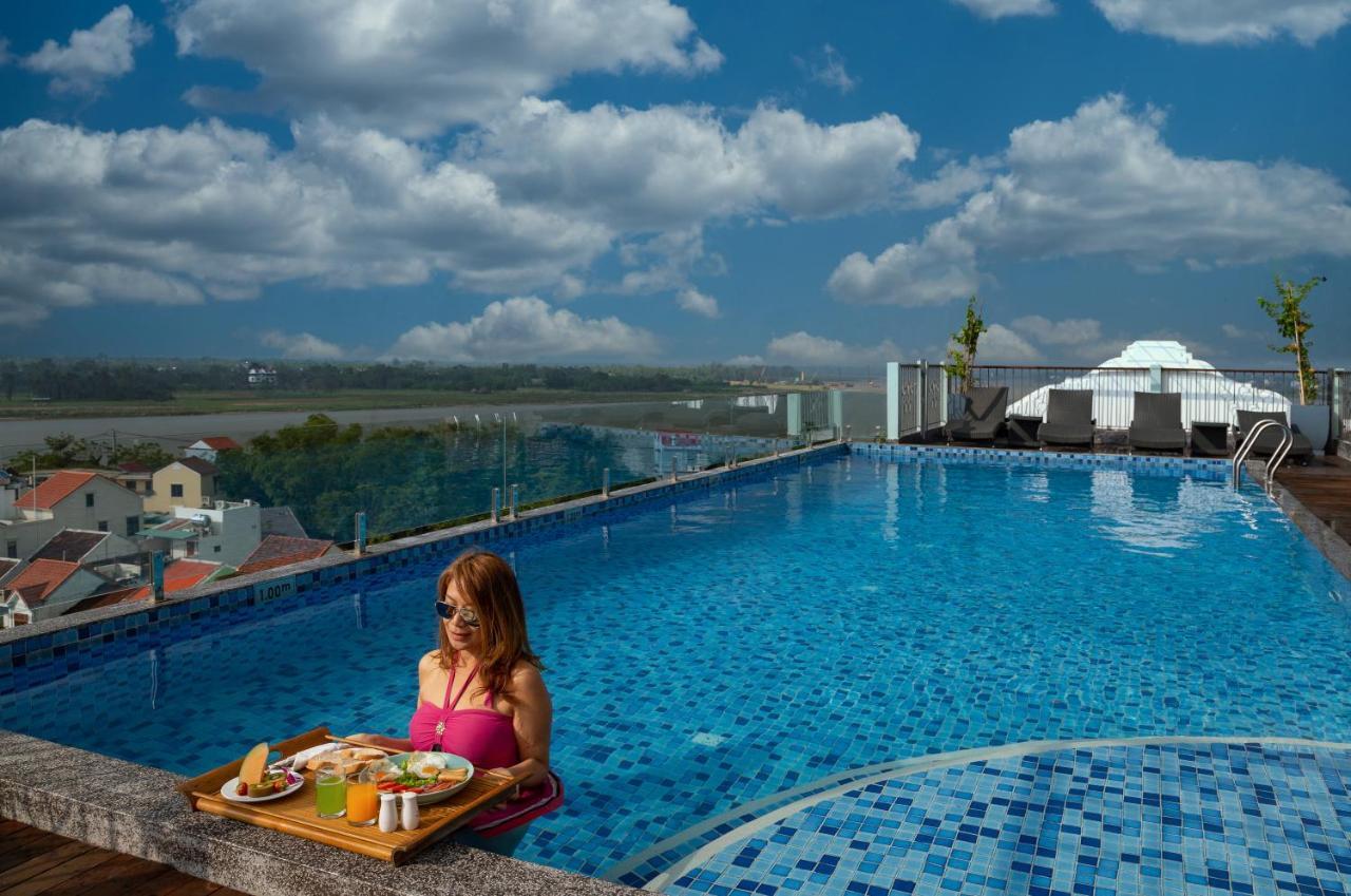 Cozy Savvy Boutique Hotel Hoi An Exterior foto Rooftop pool at the hotel