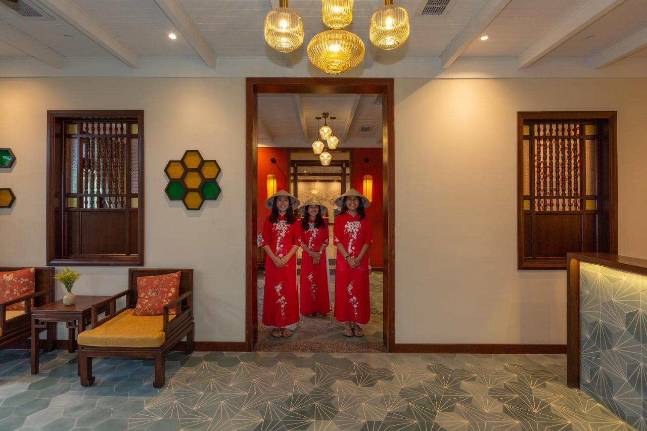 Cozy Savvy Boutique Hotel Hoi An Exterior foto The lobby of the hotel